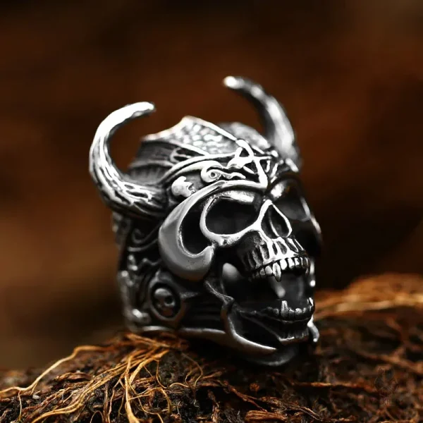 Bague viking avec motif de crâne audacieux