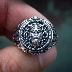 Chevalière Viking au design guerrier distinctif