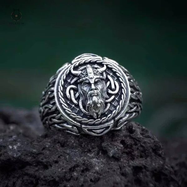 Chevalière robuste évoquant l'esprit des Vikings