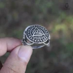 Accessoire viking : chevalière Valknut