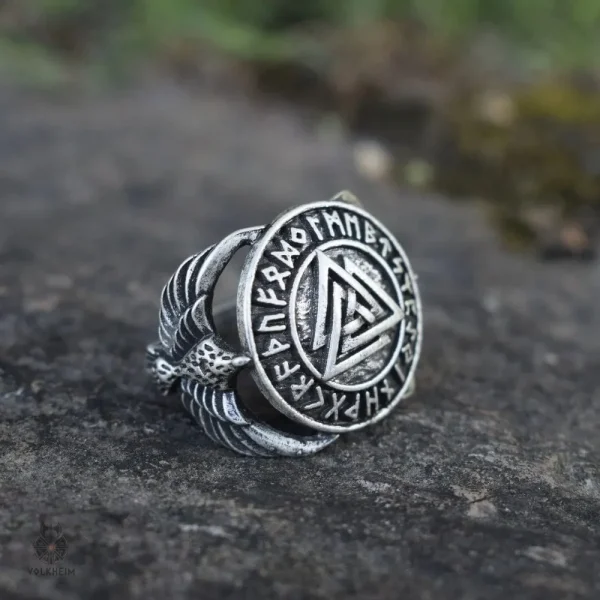 Valknut corbeaux sur chevalière artisanale