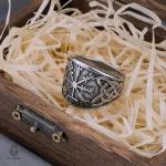 Chevalière Viking avec symbole Vegvsir, design unique et authentique