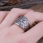 Bijou Viking, chevalière Vegvsir représentant la mythologie nordique