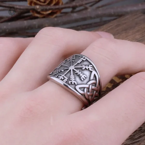 Bijou Viking, chevalière Vegvsir représentant la mythologie nordique