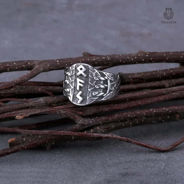 Bijou Viking avec motifs de runes historiques