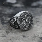 Bague en acier inspirée de la culture viking