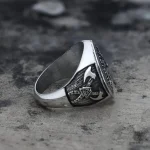 Chevalière avec motifs nordiques traditionnels
