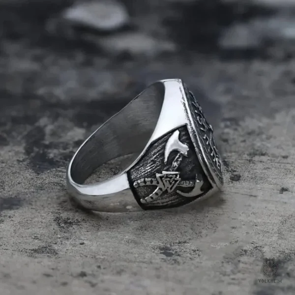 Chevalière avec motifs nordiques traditionnels
