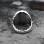 Bague Vegvisir, symbole de protection et de guidance