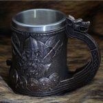 Chope en bois style viking avec motif Drakar