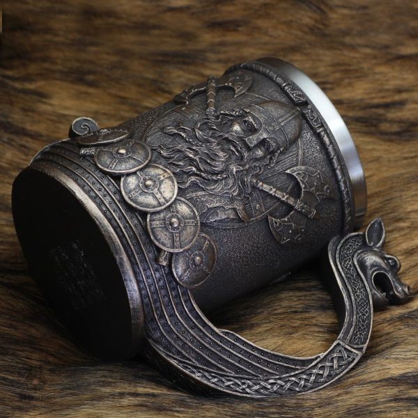 Chope à bière inspirée des drakkars vikings