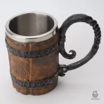 Chope de bière sculptée pour amateurs de viking