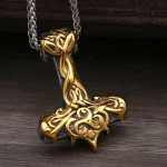 Collier héros nordique avec symbole de marteau