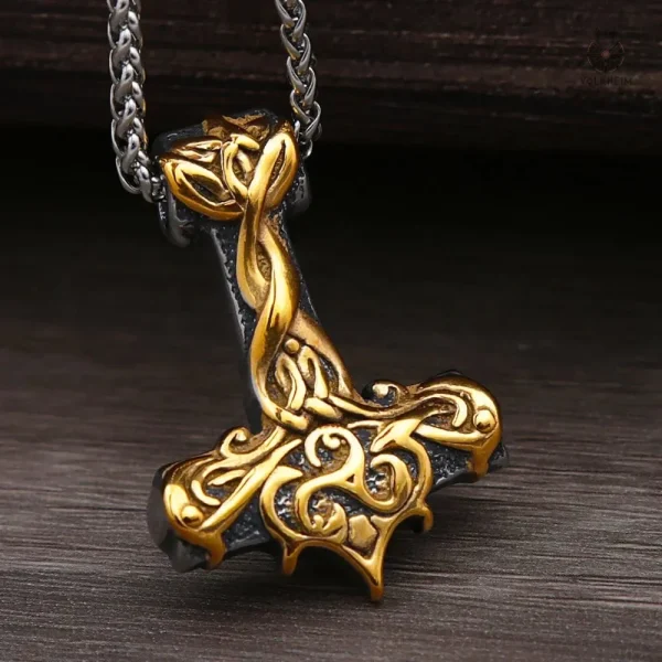 Collier héros nordique avec symbole de marteau