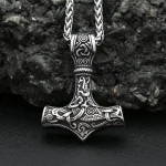 Collier marteau de Thor avec runes vikings