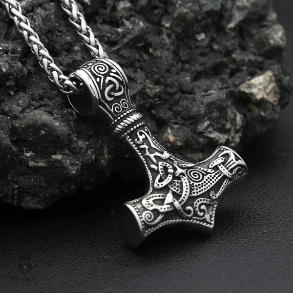 Accessoire tendance représentant le marteau de Thor