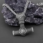 Design unique de collier avec Marteau et Vegvisir