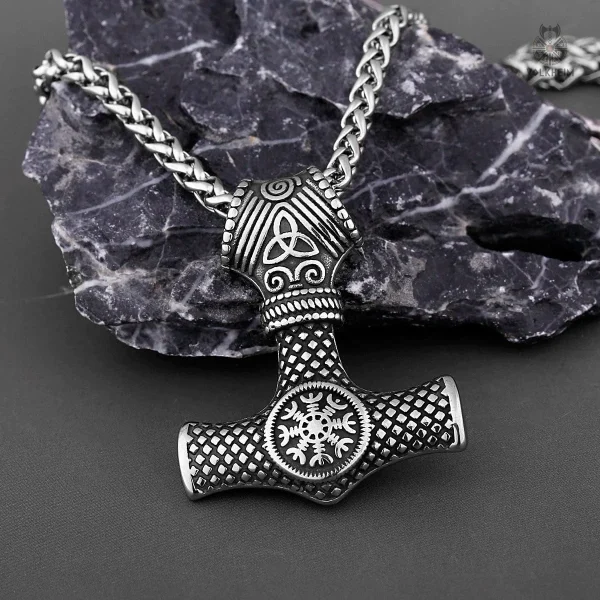 Design unique de collier avec Marteau et Vegvisir
