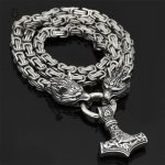 Bijou représentant le loup Fenrir, style viking