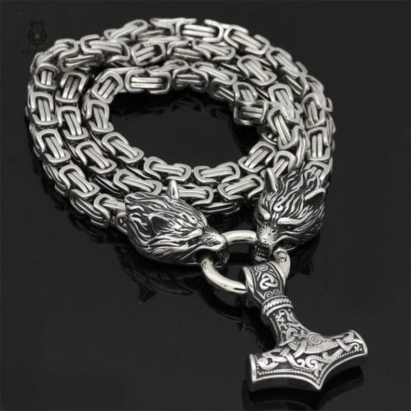 Bijou représentant le loup Fenrir, style viking