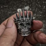 Bague Couronne du roi des morts en métal orné