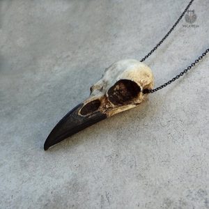 Pendentif crâne de corbeau en métal