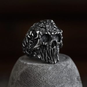 Bague Crâne Dark Fantasy, design audacieux et mystique