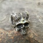 Bague crâne démon cornu, design audacieux et original