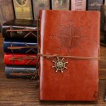 Accessoire d'écriture médiéval en cuir
