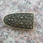 Accessoire élégant inspiré de la mythologie nordique et viking