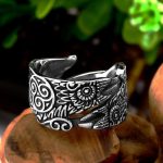 Bague Celtique Triskèle avec motifs de corbeaux d'Odin