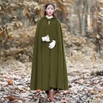 Vêtement médiéval, manteau avec capuche ample