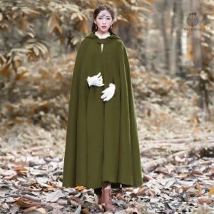 Vêtement médiéval, manteau avec capuche ample