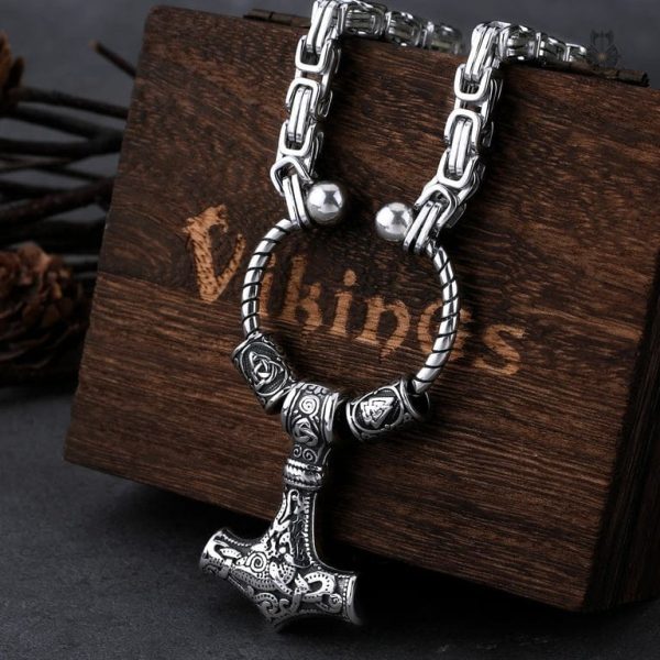 mjolnir-runique-1 Collier Viking - Marteau de Thor en design runique