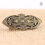 Bijou inspiré de la culture viking avec motifs nordiques