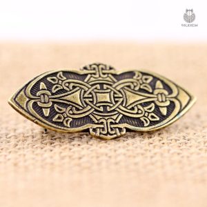 Bijou inspiré de la culture viking avec motifs nordiques