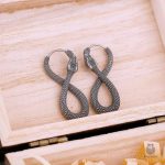 Boucles d'oreilles Ouroboros en design élégant et intemporel