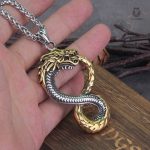 Bijou représentant un dragon viking dans un style infini