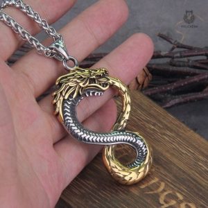 Bijou représentant un dragon viking dans un style infini