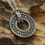 Pendentif cercle runique en design viking