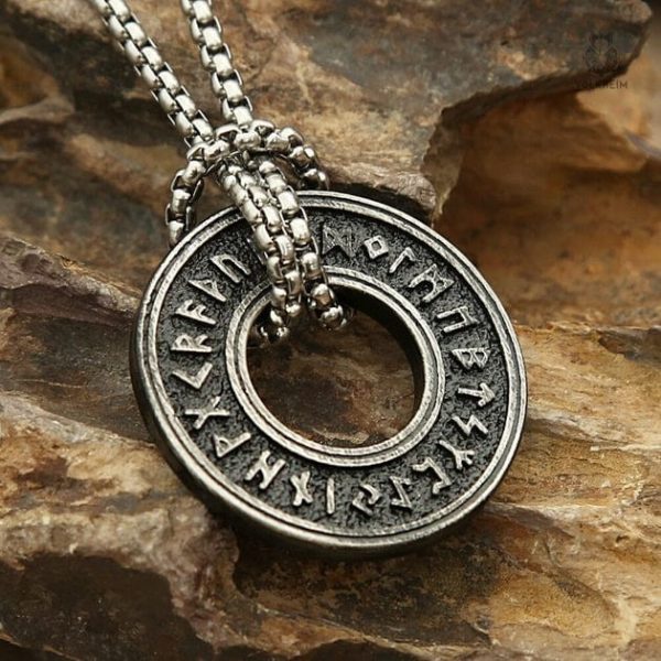 Pendentif cercle runique en design viking