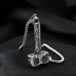 Collier avec pendentif du Marteau de Thor, symbole de puissance