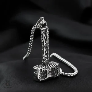 Collier avec pendentif du Marteau de Thor, symbole de puissance