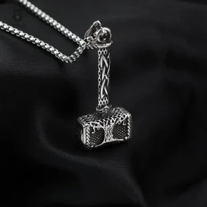 Pendentif en forme de marteau, motif Yggdrasil unique
