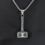 Accessoire mythologique : pendentif Yggdrasil, collier décoratif