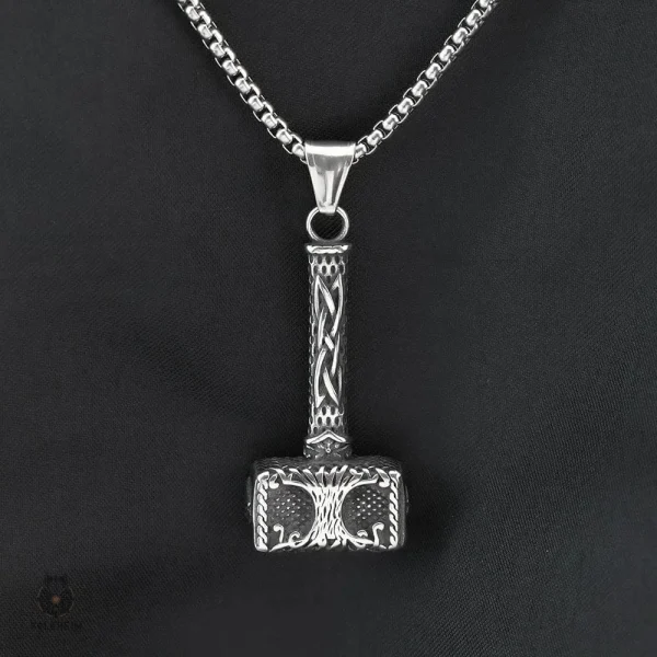 Accessoire mythologique : pendentif Yggdrasil, collier décoratif