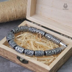 Bijou Viking orné de perles et symboles runiques