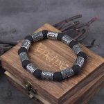 Bracelet en pierre de lave, alliage de tradition et modernité