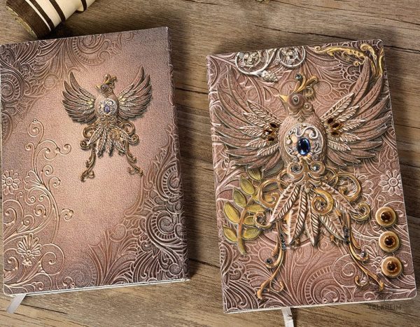 Carnet élaboré avec motif de phénix en relief