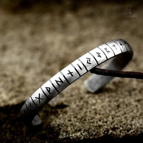 Bracelet Viking ornés de symboles runiques